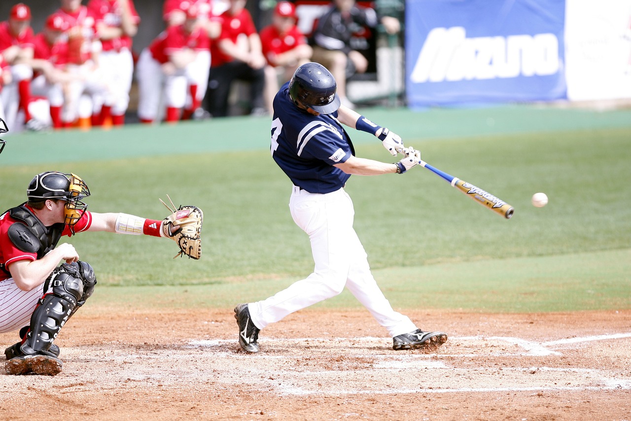 Kamarádka dobře hraje baseball. 