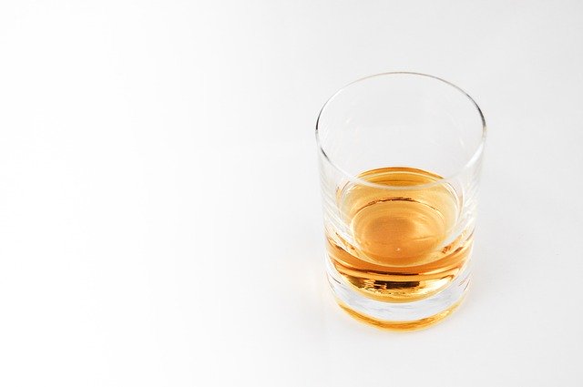 alkohol ve skleničce